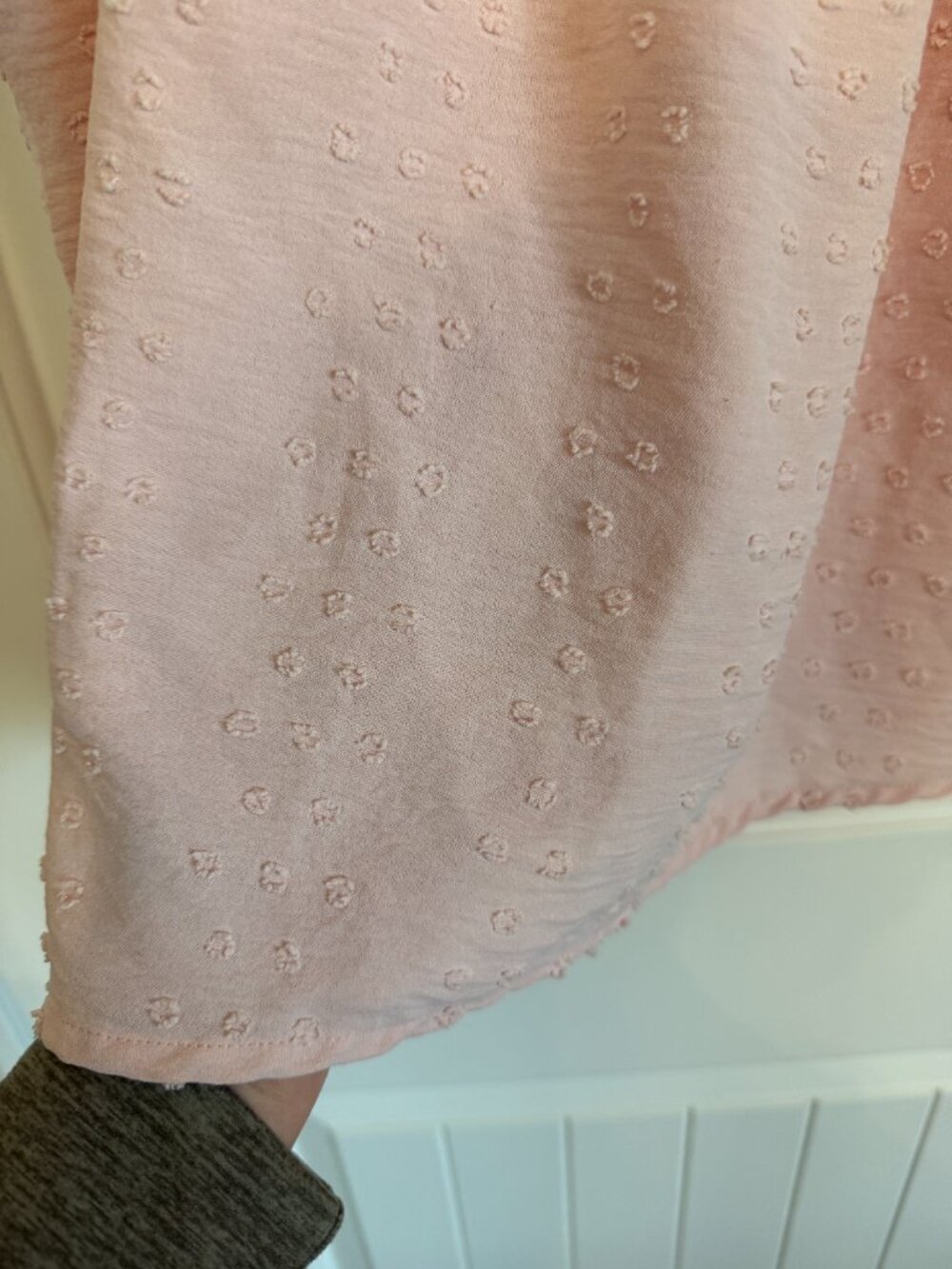 Blush pink short-sleeve blouse with textured Swiss dot fabric - Picture 3 of 5
